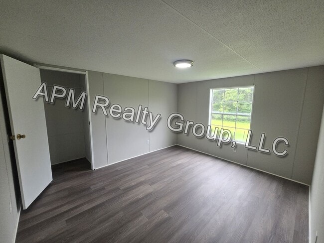Building Photo - Spacious modular home in Hopkins