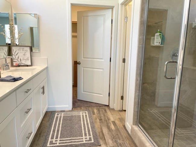 Building Photo - Newer Construction! 4+2 READY NOW!