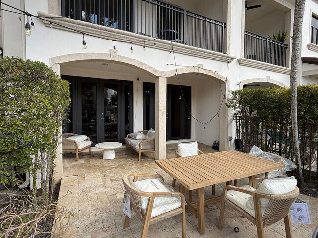 Building Photo - 95 Isle of Venice Dr