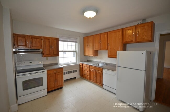 Building Photo - 480 Belmont St