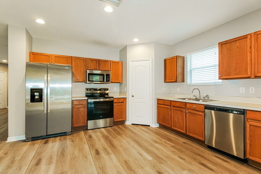 Building Photo - 10138 Perthshire Cir
