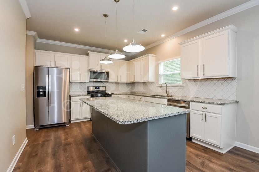 Building Photo - 40 Maple Grove Dr