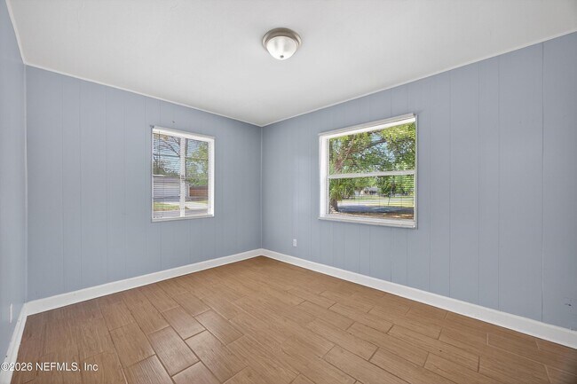 Building Photo - 2960 W 10th St