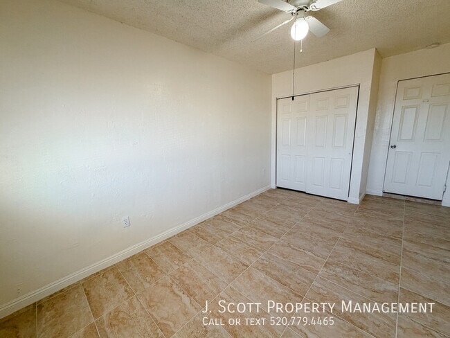 Building Photo - 6908 W Coolidge St