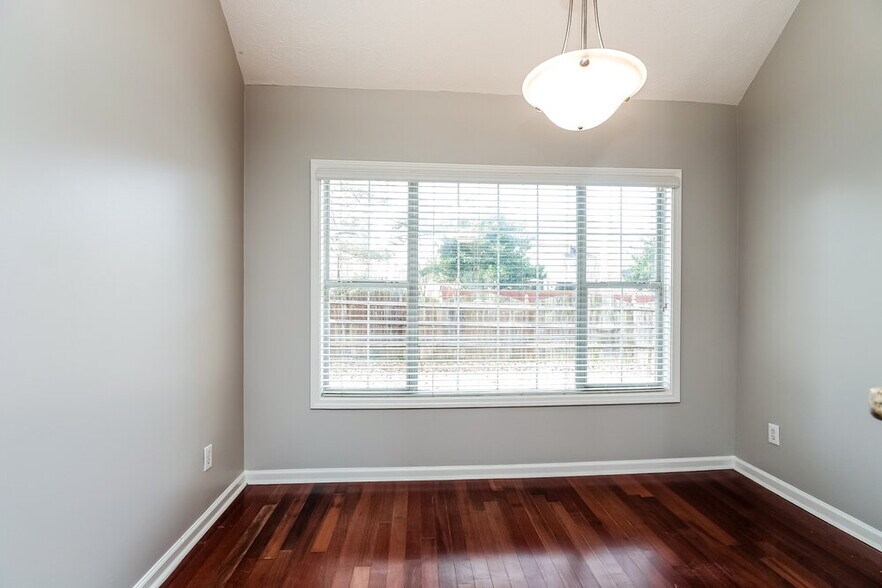 Building Photo - 608 Falcons Ridge