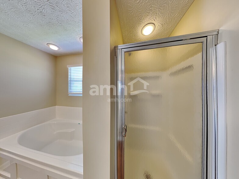 Building Photo - 227 Merriston Cir