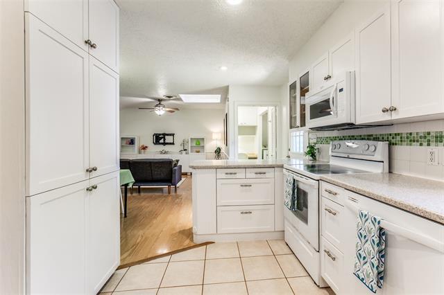 Building Photo - 424 Classen Dr