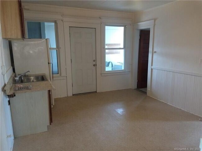 Building Photo - 206-208 Lounsbury St