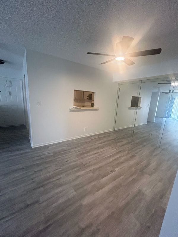 Building Photo - 454 N Laurel Dr