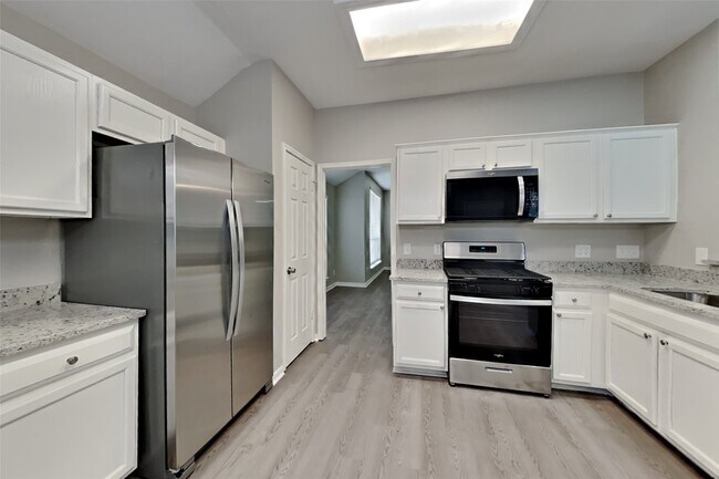 Building Photo - 4926 Linden Pl