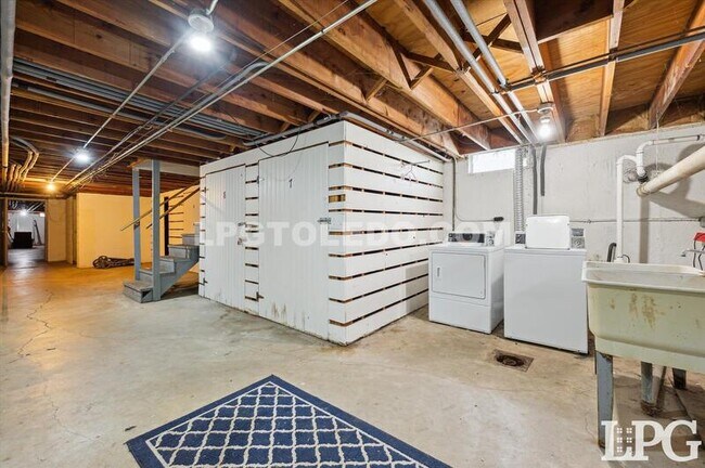 Building Photo - 3330 Arlington Ave