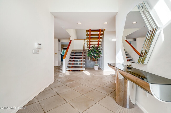 Building Photo - 19 Parker Ave