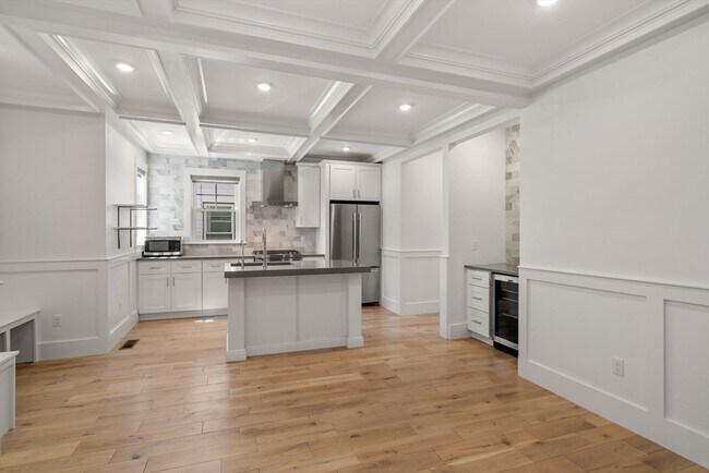 Building Photo - 36 Trull St