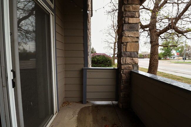 Building Photo - Updated 2 Bedroom Apartment in Windsor