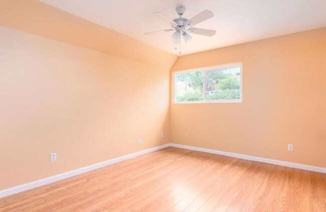 Building Photo - Spacious and Comfortable Condo -  A/C - Ce...