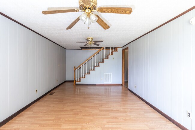 Building Photo - 513 Benton Cir