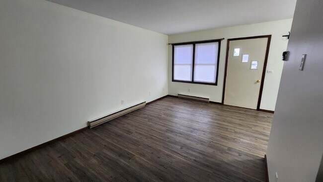 Building Photo - Charming lower level 1-Bed Escape with Ful...