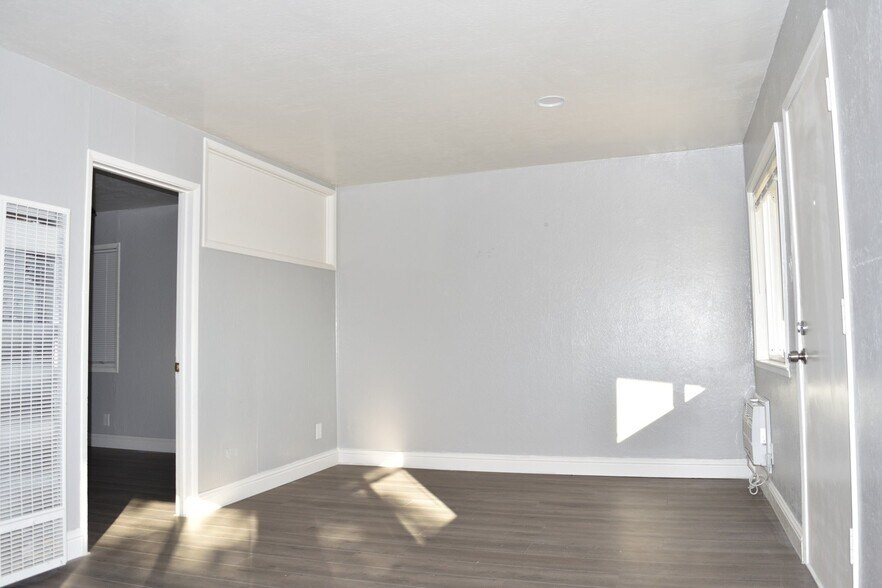 Building Photo - 1852 Robin Ln