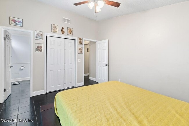 Building Photo - 2423 N Seabury Pl