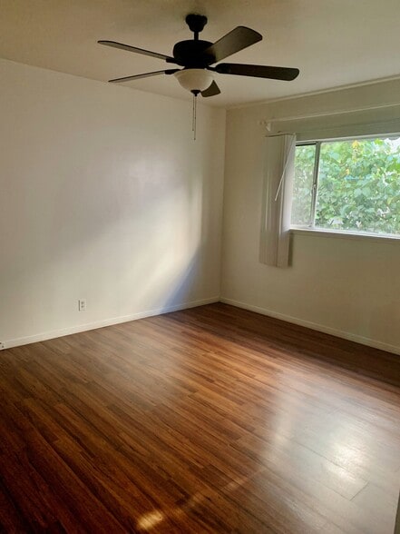 Building Photo - 1850 N La Brea Ave