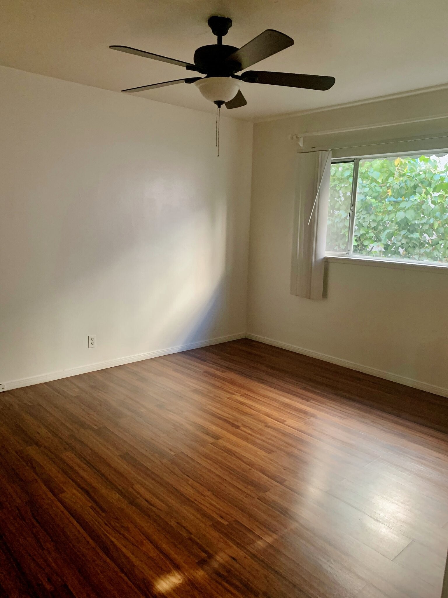 Building Photo - 1850 N La Brea Ave