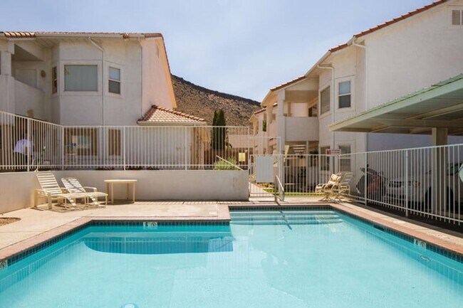 Building Photo - 1301 W Indian Hills Dr