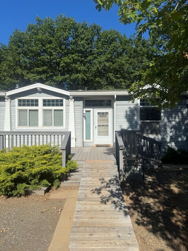 Building Photo - 3 BEDROOM COUNTRY HOME IN SHINGLETOWN