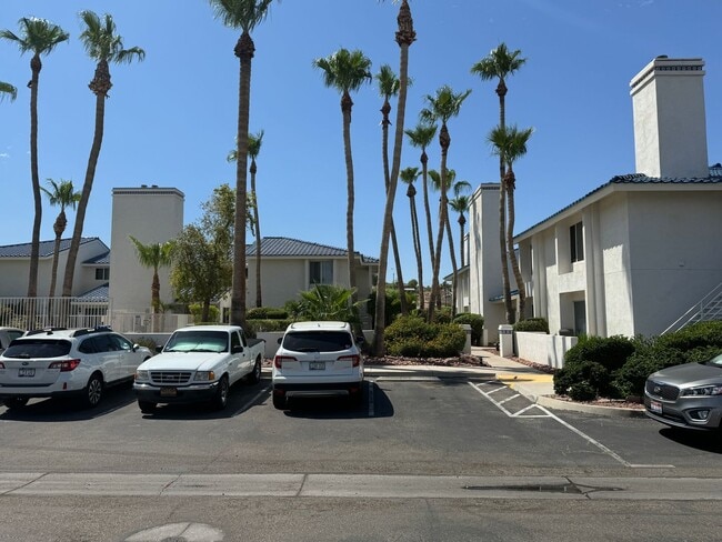 Building Photo - 2BR Condo w/Marina and Dock-Gated Waterfront Complex