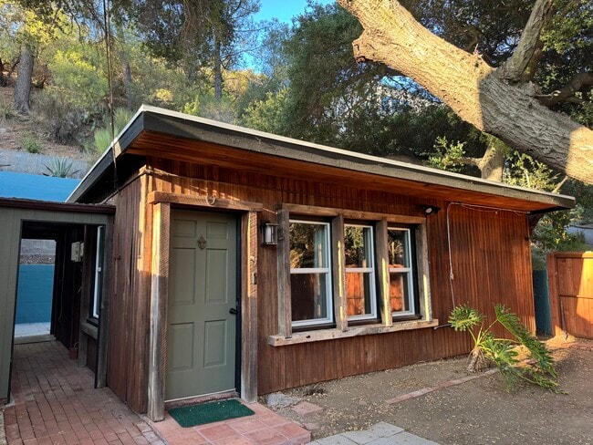Primary Photo - 1619 Oak Dr