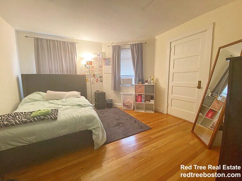 Building Photo - 359 Market St