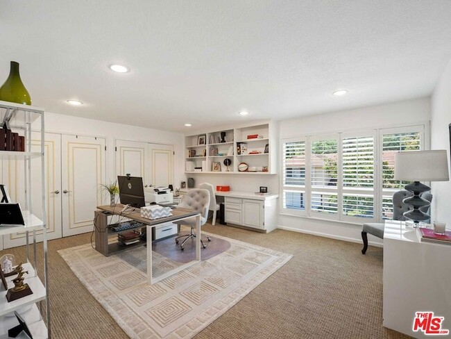 Building Photo - 2898 Woodwardia Dr
