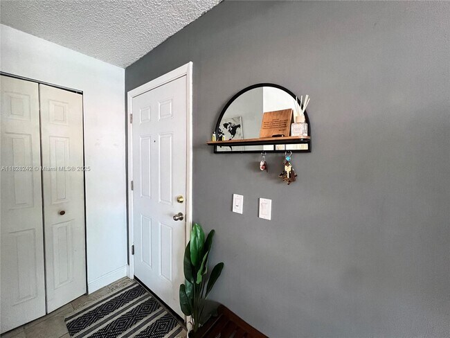 Building Photo - 1227 SW 46th Ave