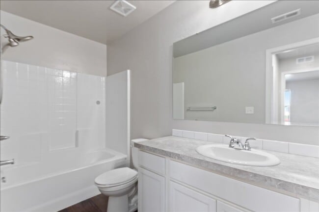 Building Photo - 2044 Kodiak St