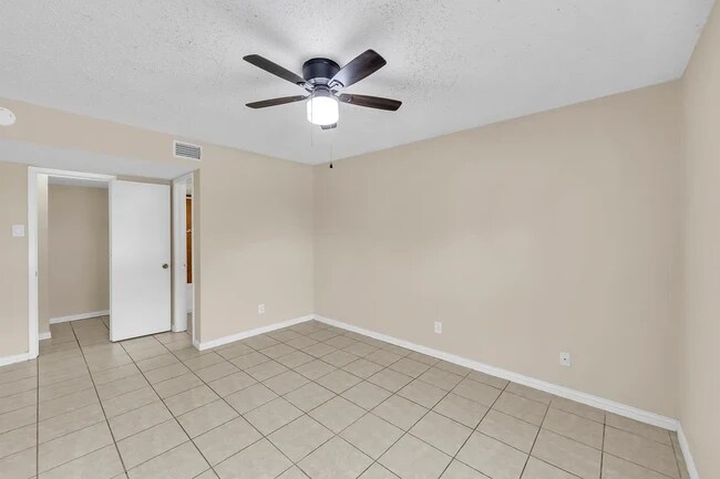 Building Photo - 3024 Tudor Ln