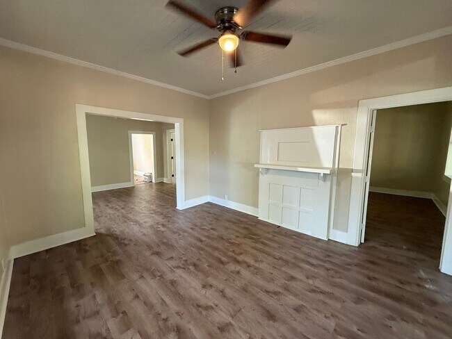 Building Photo - 3BD 1.5BA Single Home in Baton Rouge