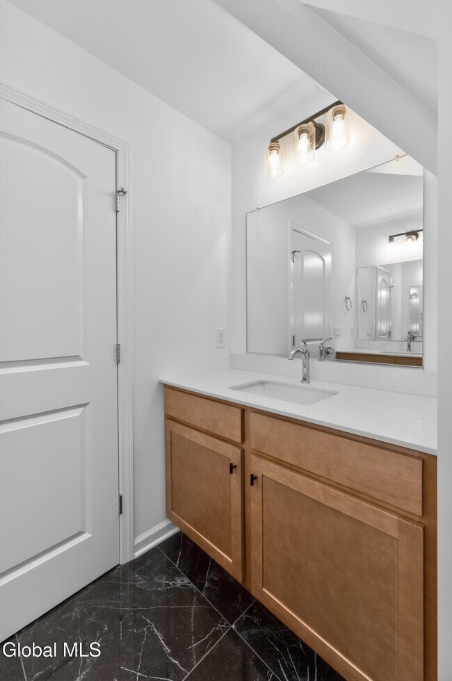 Building Photo - 622 Acland Blvd