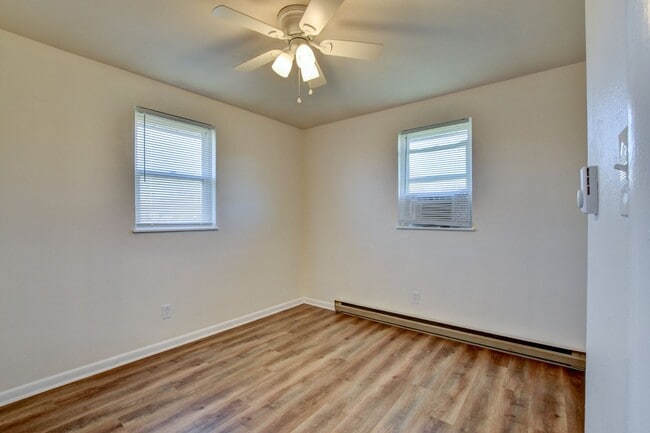 Building Photo - 936-938 Schumann Dr