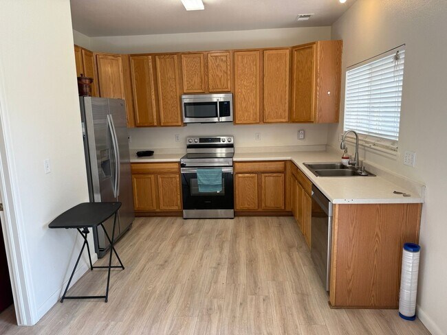 Building Photo - Refreshed 3-Bedroom Home in Waterglen Neig...