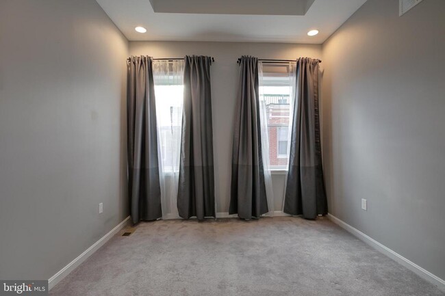 Building Photo - 16 N Bradford St