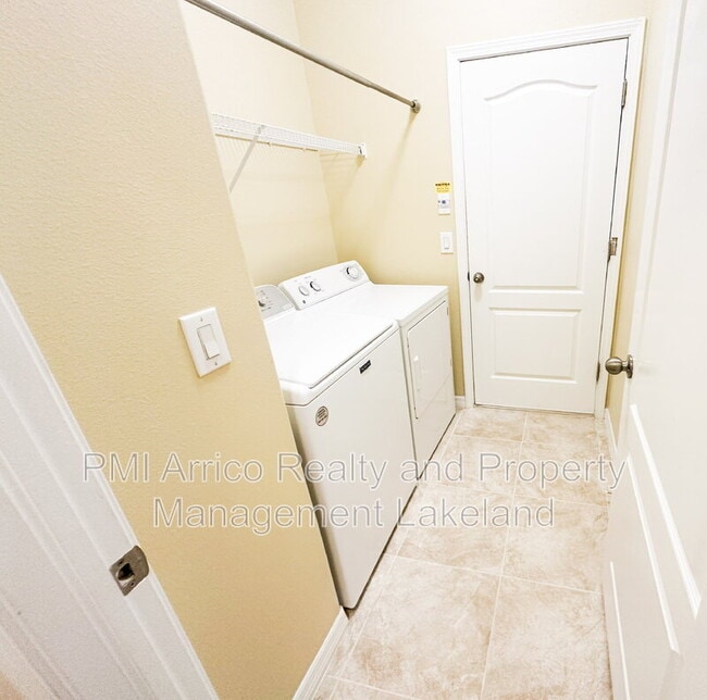 Building Photo - 3774 Hampton Hills Dr