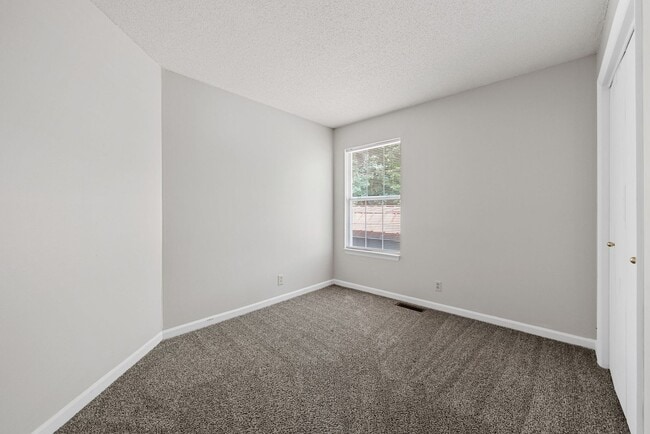 Building Photo - 3 Bedroom Home For Rent in Sango Area!