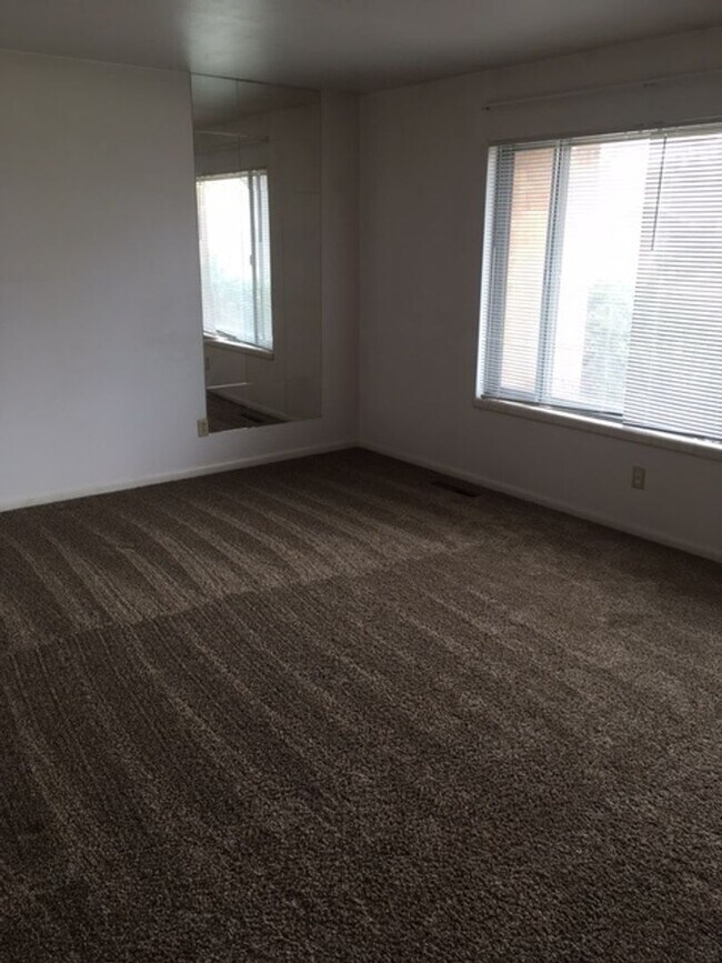 Building Photo - Warm and Welcoming Duplex with Private Yard in Fort Collins