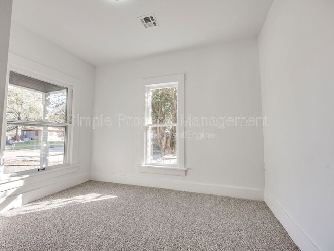 Building Photo - 811 W Wade St