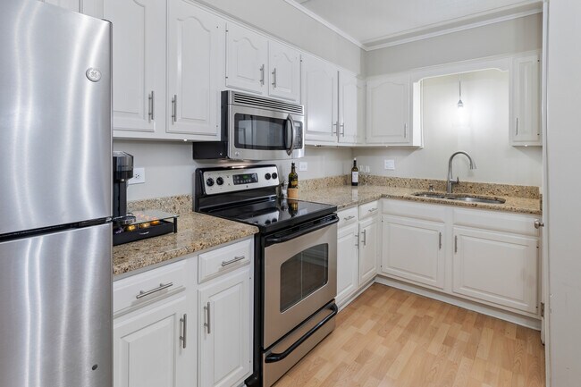 Building Photo - 484 N Addison Ave