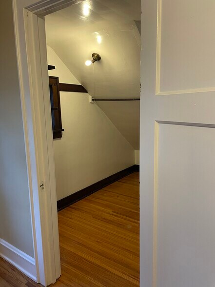 2nd bdrm walk in closet - 2523 LeClaire St