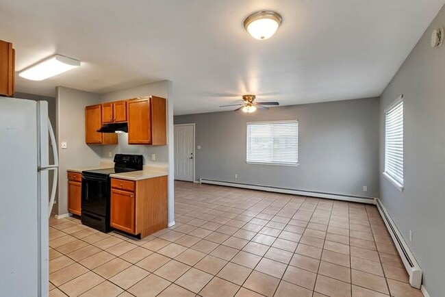 Building Photo - For Rent – Spacious 3 Bed / 2 Bath Duplex