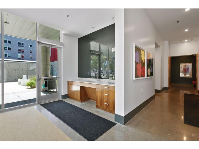 Building Photo - 901 S 2nd St