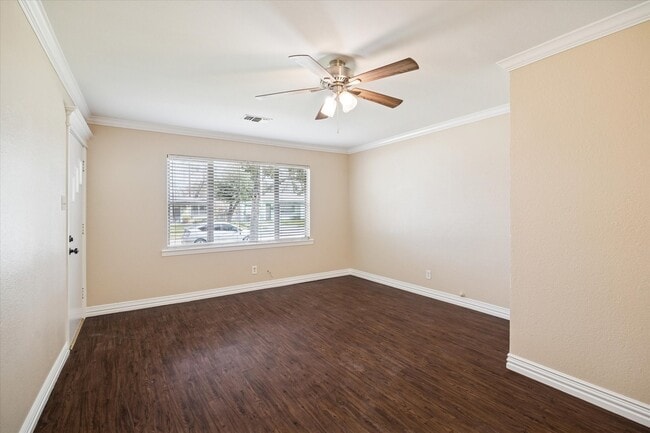 Building Photo - 434 Meters St