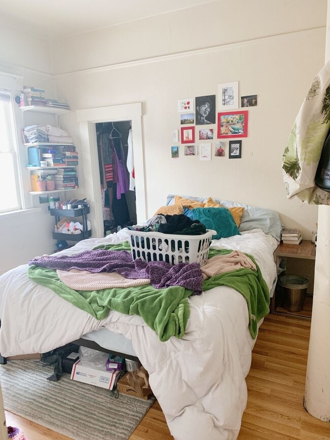 Building Photo - PRELEASING: Bay view 4 Bdrm/1.5 bath on High St!