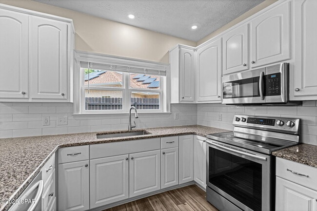 Building Photo - 203 Jase Ln